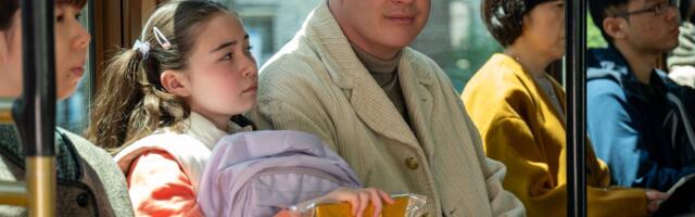 Brendan Frejzer u filmu "Porodica po ugovoru" otkriva šta se dešava kada nam emocije počnu nedostajati