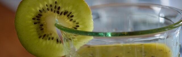 Osvežavajući smuti od jabuke i kivija - brz i zdrav izbor za svaki dan