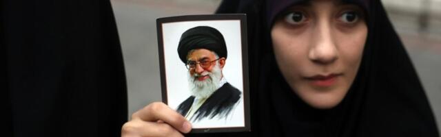 SVAKI KORAK POD PRISMOTROM! Hidžab i jeziva moralna policija– život iranskih žena KAO U ZATVORU, pre nosile MINJAKE