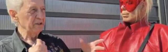 DA LI STE IKAD VIDELI OVAKVU KOŠULJU? Kad se pojavio u OVOME, i BOKI 13 postao nebitan! Sve oči uprte u njega