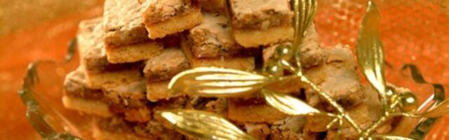 Starinski kolač kojem niko neće odoleti: Sočan i pun oraha, jedina mana mu je što se brzo pojede