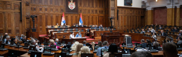 Расправа о неповерењу Влади и на сутрашњој седници