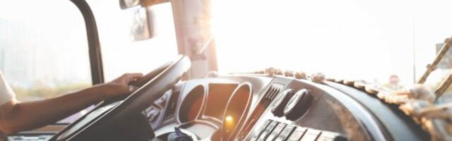 ČOVEK ZNA SEBI DA UGODI: Vozač autobusa napravio "mobilni kafić" (FOTO)