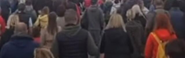 Počela blokada auto-puta "Miloš Veliki": "Korupcija ubija" (VIDEO)