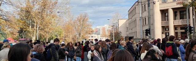 UŽIVO Studenti se skupljaju kod Pravnog fakulteta, kreću ka Tužilaštvu za organizovani kriminal