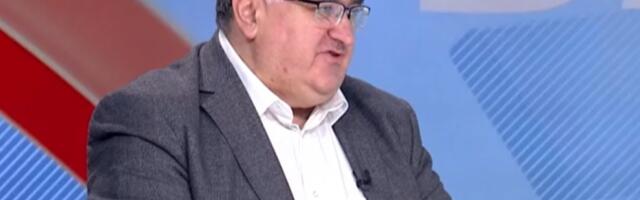 VUKADINOVIĆ RASPRŠIO SNOVE BLOKADERA, PA ZAKUKAO: ''Ne dinstamo mi Vučića, on dinsta, kuva i prži nas''!