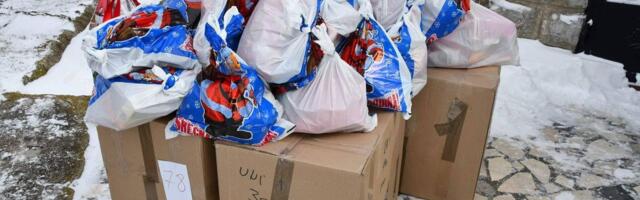 Kragujevački đaci pokazali veliku humanost: Deca sa pedijatrije dobila paketiće!