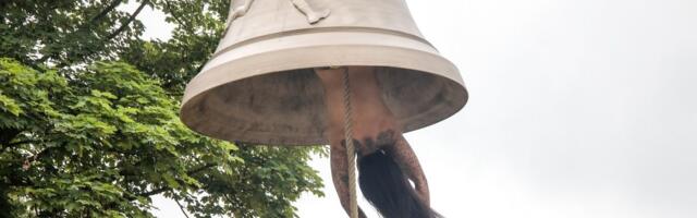 Šta nam žena koja pliva u urinu govori o stanju sveta?– Bijenale u Veneciji između kanalizacije, politike i zvučnog oružja