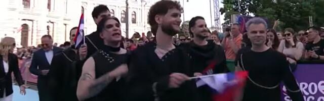 "Lavina" prodefilovala tirkiznim tepihom na svečanom otvaranju Evrovizije: Srpske zastave se vijore u Beču, publika ih pozdravila aplauzom