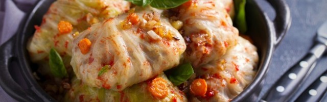 Kraljica SARMA: Recept i tehnike savijanja da ispadne savršeno (VIDEO)