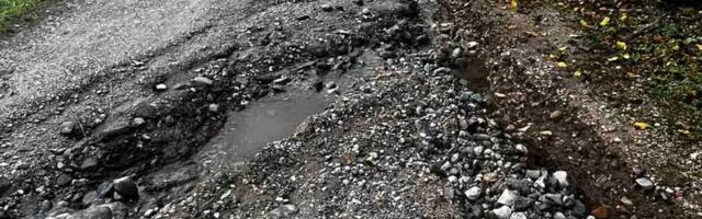 Čitaoci javljaju: Ko je nadležan za kratere od vode na putu u Donjoj Lokošnici
