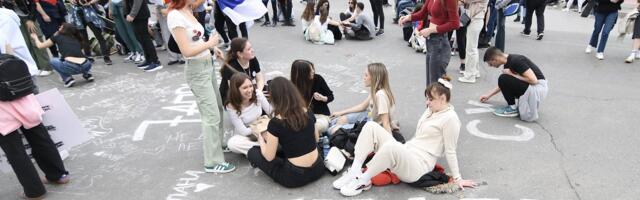 Obojena Srbija i „obojena revolucija“