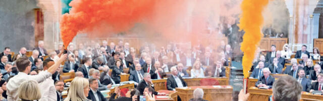 Да ли се Орбану спрема обојена револуција