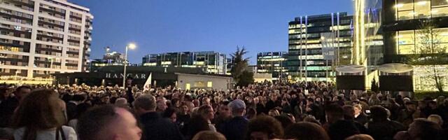 Skup podrške redakciji N1 održan ispred zgrade na Novom Beogradu