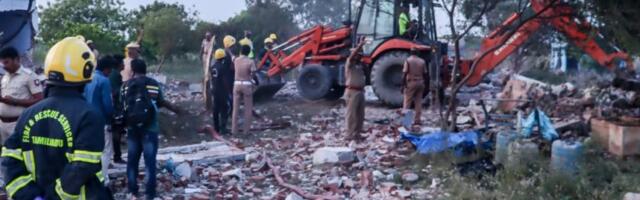 NA DESETINE NASTRADALIH! Velika eksplozija u fabrici petardi! (FOTO)