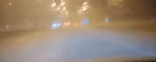 STRAŠNA SCENA NA AUTO-PUTU KOD NIŠA USLED NEVREMENA! Vozači pale "sva četiri" i staju nasred puta: Oluja tutnji, nižu se upozorenja RHMZ (VIDEO)