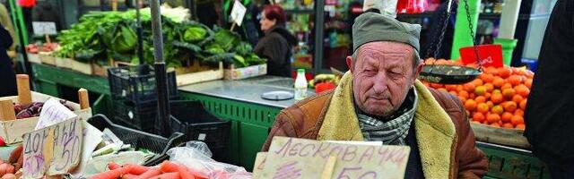 KROMPIR 70 DINARA, KUPUS 60! Ogromne gužve na pijaci u Zemunu, stiglo sveže voće i povrće, a cene - šarolike