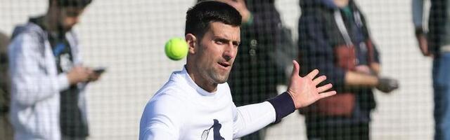 Novak odradio prvi trening u Melburnu (FOTO)