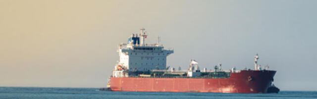 Два танкера се запалила у Црном мору пошто су погођена