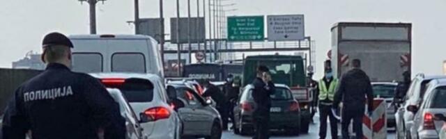 DRAMA NA GAZELI! Muškarac preti da će skočiti, PET PATROLA POLICIJE NA LICU MESTA!