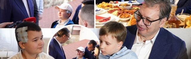 "EVO GA SINE, VIDIŠ DA JE DOŠAO" Suze radosnice malog Andrije se ne zaboravljaju - zbog ovog zagrljaja sa predsednikom Vučićem plakala je cela Srbija! (FOTO)