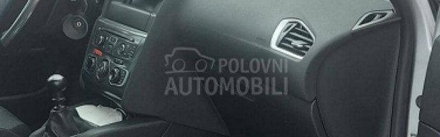 Auto je ispravan, vozi ga baba do pijace nedeljom i sredom do lekara - Slika babe je na kraju! (FOTO)