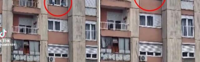 ŠOK SCENA U ČAČKU! Deca VISE sa šestog sprata zgrade - izašla kroz prozor: Usnimljen STRAŠAN prizor (VIDEO)