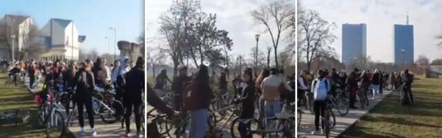 Do pravde i na dva točka: Studenti na biciklovima stižu kolege u Novom Sadu (VIDEO)