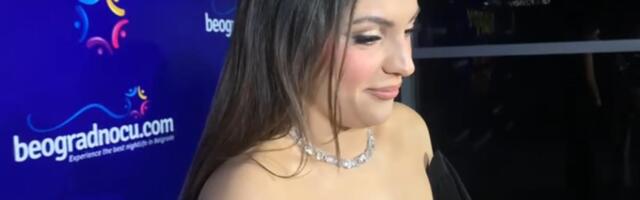 NADICA ADEMOV PRE SKANDALA NA SAJMU DOŽIVELA JOŠ JEDAN PEH: Evo šta je govorila pevačica pre nego što je besno izašla na binu (VIDEO)