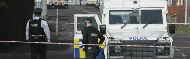 HAOS NA ULICI: Dostavljač pod pretnjom pištoljem i eksplozivom vozio do policijske stanice!