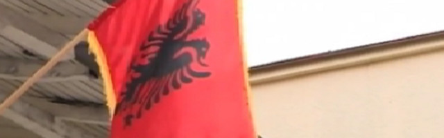 SKANDAL u Bujanovcu: Na zgradi opštine istaknuta ALBANSKA zastava!