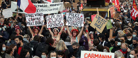 Suzavac i šok granate na protestima Parizu