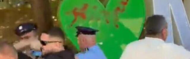 UHAPŠENI SRPSKI ČELNICI! HAOS U SEVERNOJ MITROVICI: Policija odgurala i privela gradonačelnika