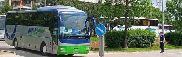 Pedeset jedan autobus otišao iz Vranja i okruga na Vučićev miting