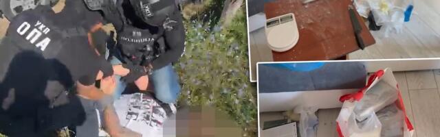Pune torbe droge i hladno oružje na stolu: Spektakularno hapšenje dilera iz Beograda (VIDEO)