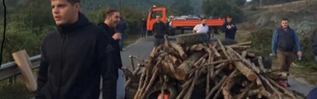 Постављена трећа барикада у општини Зубин Поток