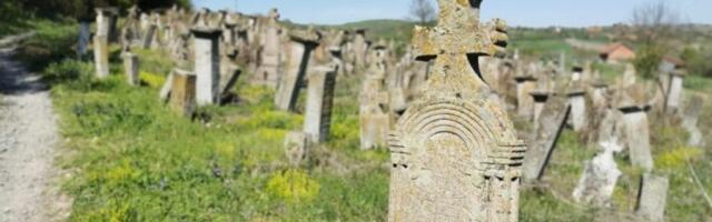 SRPSKO GROBLJE KOJE NOĆU IZGLEDA SKROZ DRUGAČIJE! Na njemu su snimane JEZIVE scene iz "Crne svadbe", postoji i RAZLOG (FOTO)