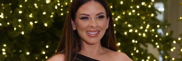 Jelka do plafona, a ispod nje puno poklona: Ana Sević pokazala kako uživa sa decom (FOTO)