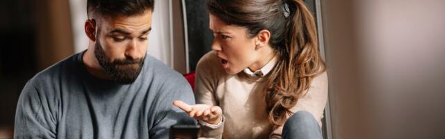 Moj muž je započeo prijateljstvo sa ženom sa kojom je nekada radio, da li treba da se brinem?