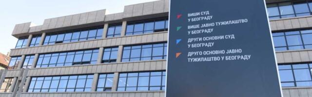 OGLASILO SE TUŽILAŠTVO ZBOG JEZIVE SCENE U PALATI PRAVDE: Muškarac uvredama i pretnjama ometao krivični postupak, određeno mu zadržđavanje