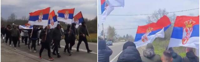 SRBI SA KOSOVA I METOHIJE PETI DAN NAPREDUJU KA BEOGRADU: Jak vetar i kiša ih i danas prate - Ne odustaju (VIDEO)