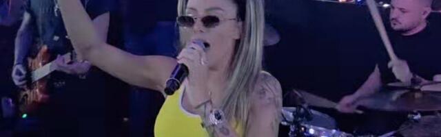 Afrika pred Hrvatima pokazala minijaturne tangice! Spreda sve delovalo bezazleno, ali kad je okrenula leđa...