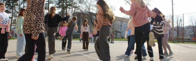 Nema telefona, samo tradicionalnih igara: U ovoj osnovnoj školi oživeli stara vremena