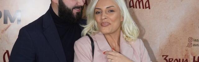 RODITELJI MARKA GAČIĆA NE SKIDAJU OSMEH S LICA! Jedva dočekali veliko porodično slavlje, EVO GDE SMO IH UHVATILI! (VIDEO)