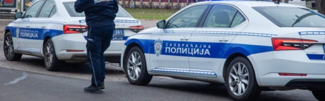 SIGURNOSNIM POJASOM UDARAO MUŠKARCA PO GLAVI! Brutalan napad u Novom Sadu nakon svađe u saobraćaju!
