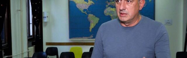Skup podrške Dinku Gruhonjiću večeras ispred njegove zgrade