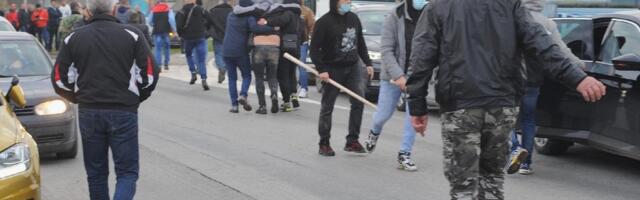 Rakić: Država prestala da postoji kada je poslala batinaše na građane