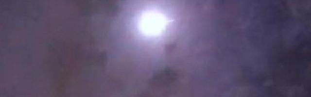 Odjeknula snažna eksplozija, samo je proletelo šljašteći, a onda je otkriveno šta je to! (VIDEO)