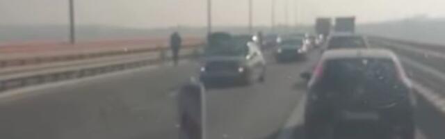 Lančani sudar na mostu kod Beške, kolone u oba pravca (FOTO, VIDEO)