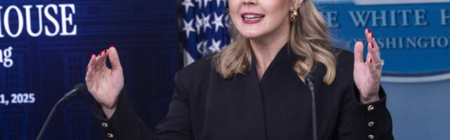 Трампова портпаролка трудна али остаје на челу прес-службе